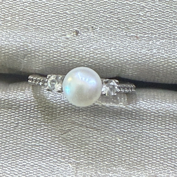 Kay Jewelers Silver Ring with Pearl and Clear Stones - Picture 2 of 4